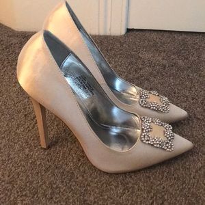 Beautiful fabric pumps